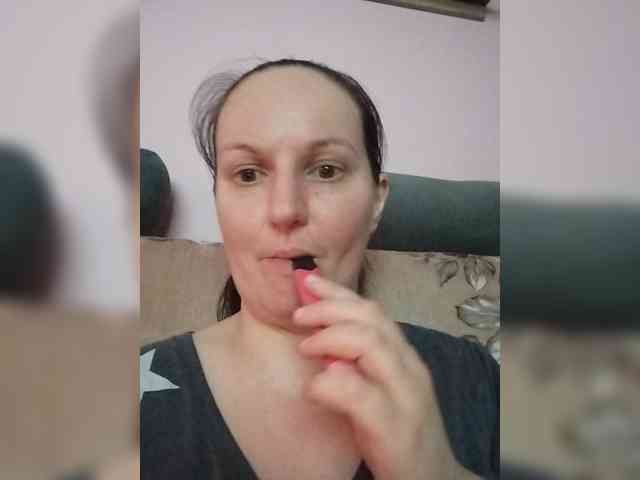 LadyAlma webcam