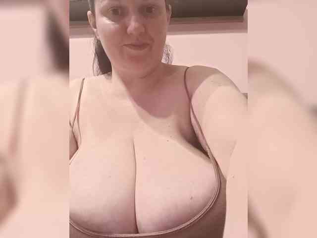 LadyAlma webcam