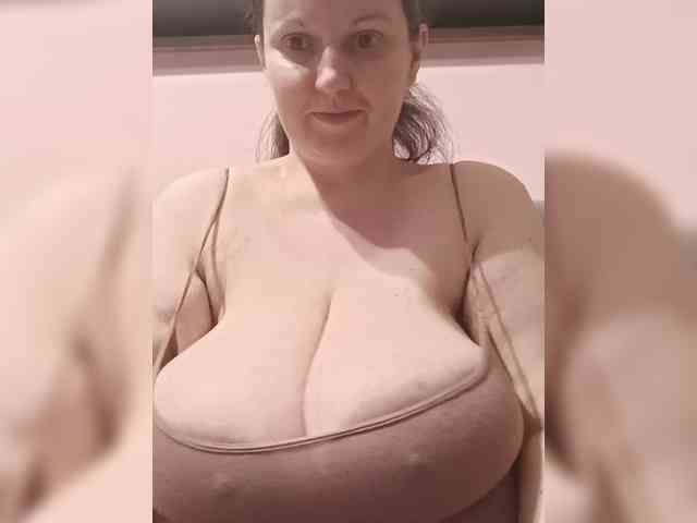 LadyAlma webcam
