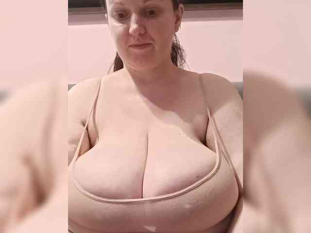 LadyAlma webcam