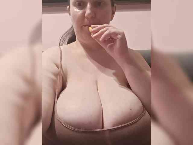LadyAlma webcam