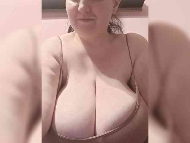 LadyAlma webcam