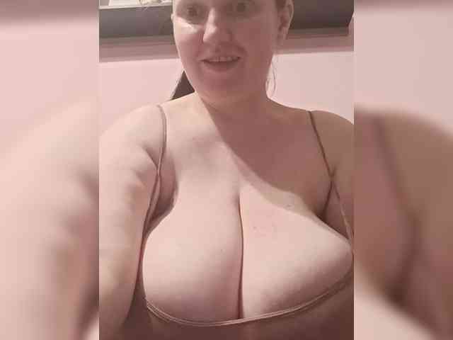 LadyAlma webcam