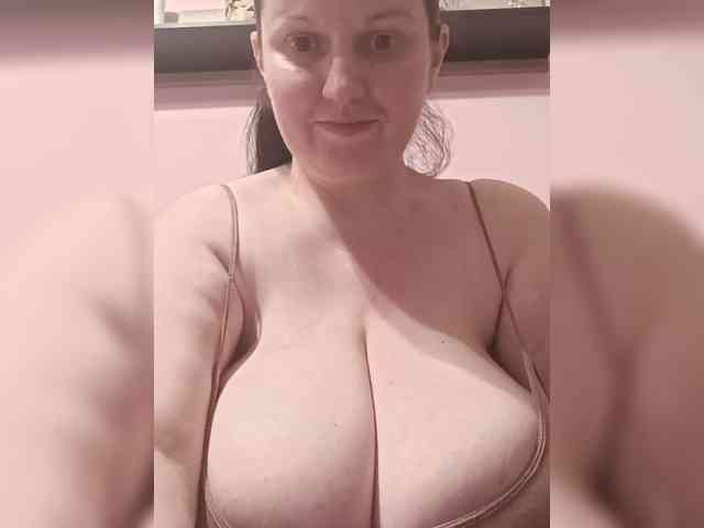 LadyAlma webcam