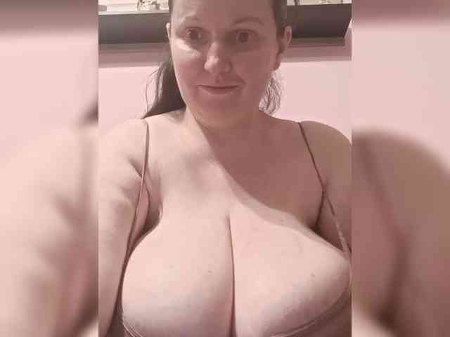 LadyAlma webcam