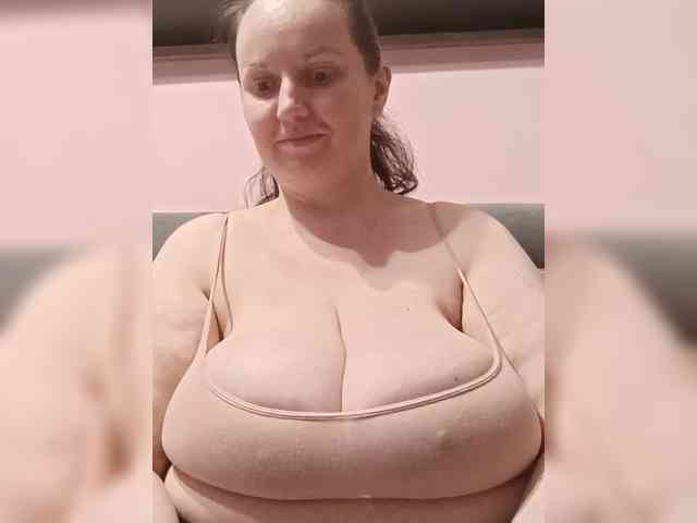 LadyAlma webcam