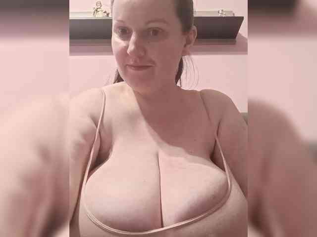 LadyAlma webcam