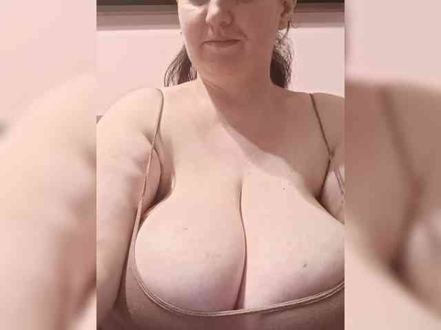 LadyAlma webcam