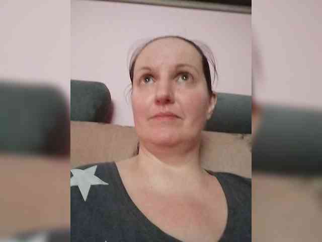 LadyAlma webcam