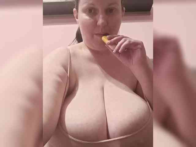 LadyAlma webcam
