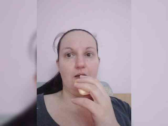 LadyAlma webcam