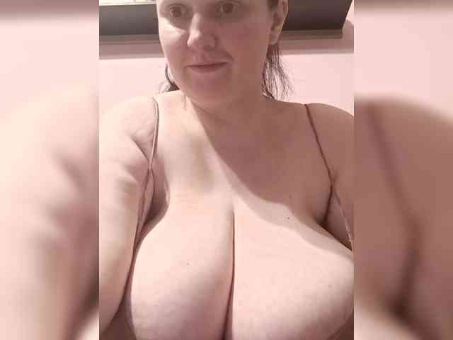 LadyAlma webcam