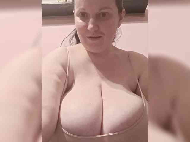 LadyAlma webcam