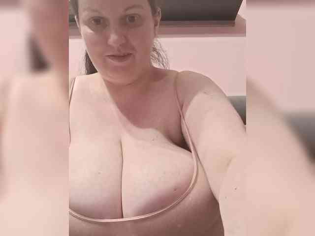 LadyAlma webcam