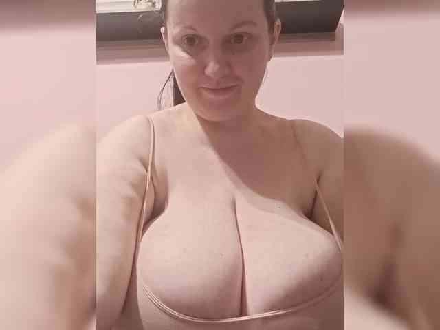 LadyAlma webcam