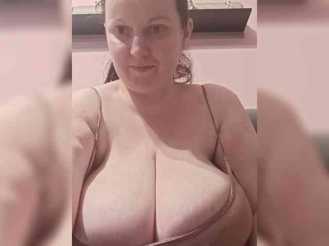 LadyAlma webcam