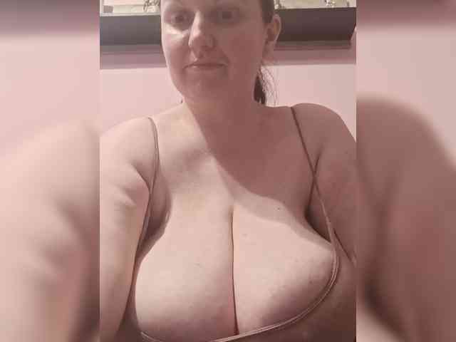LadyAlma webcam