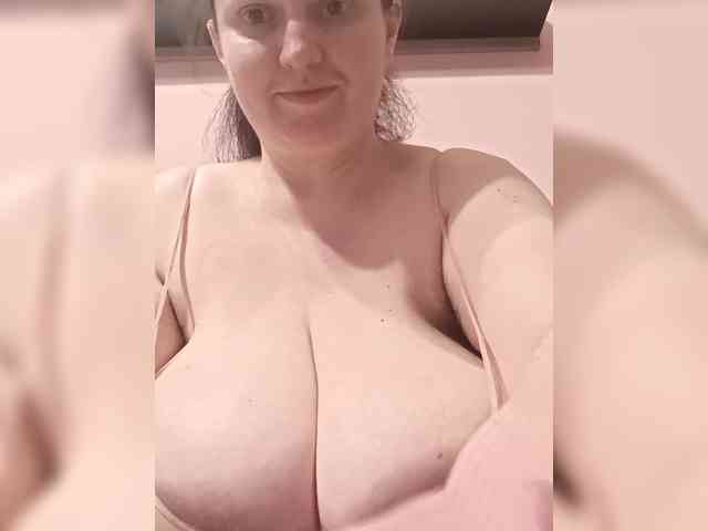 LadyAlma webcam