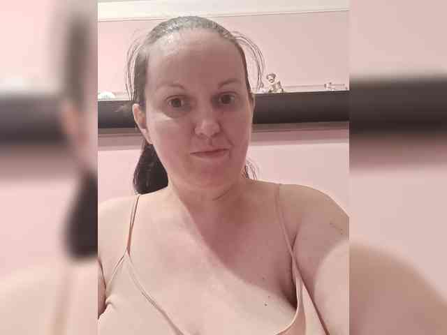 LadyAlma webcam