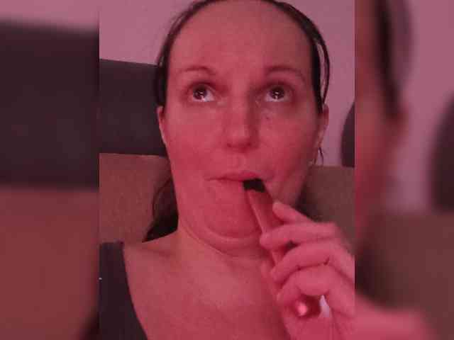 LadyAlma webcam