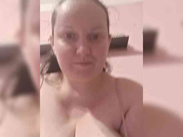 LadyAlma webcam