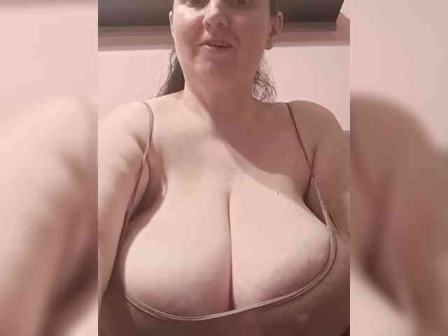 LadyAlma webcam