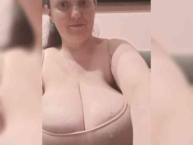 LadyAlma webcam