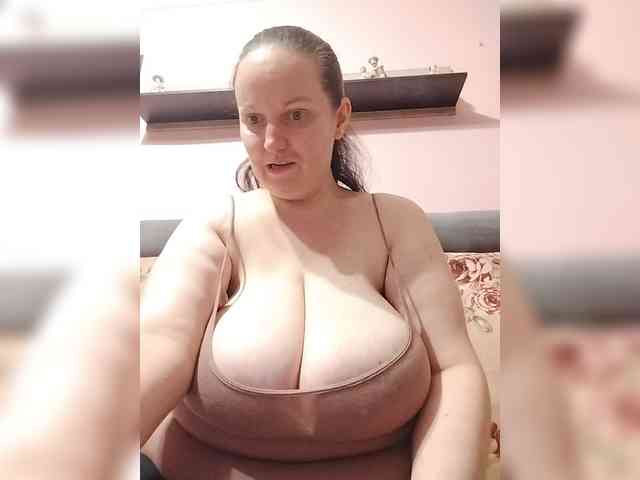 LadyAlma webcam
