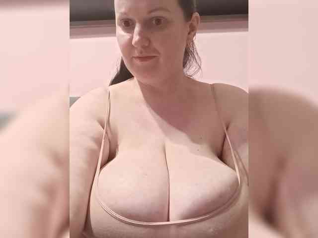 LadyAlma webcam