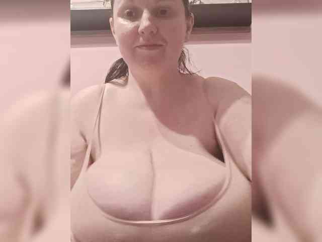 LadyAlma webcam