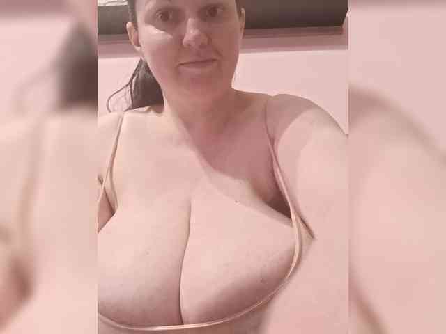 LadyAlma webcam