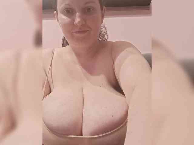 LadyAlma webcam