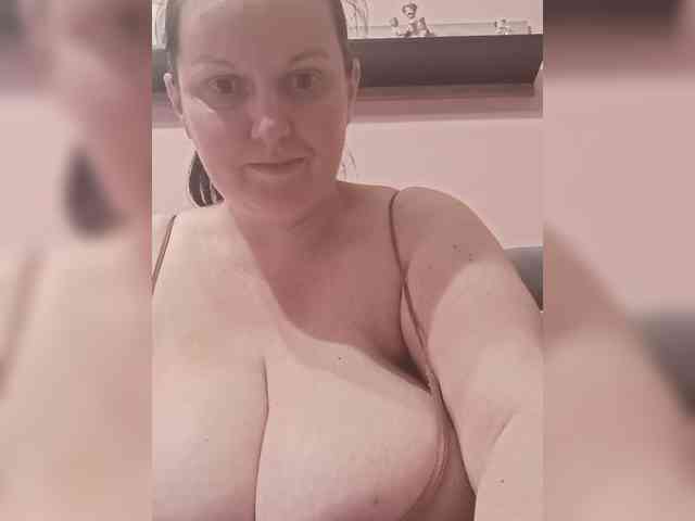 LadyAlma webcam