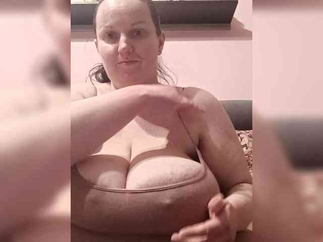 LadyAlma webcam
