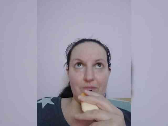 LadyAlma webcam