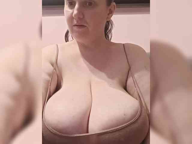 LadyAlma webcam