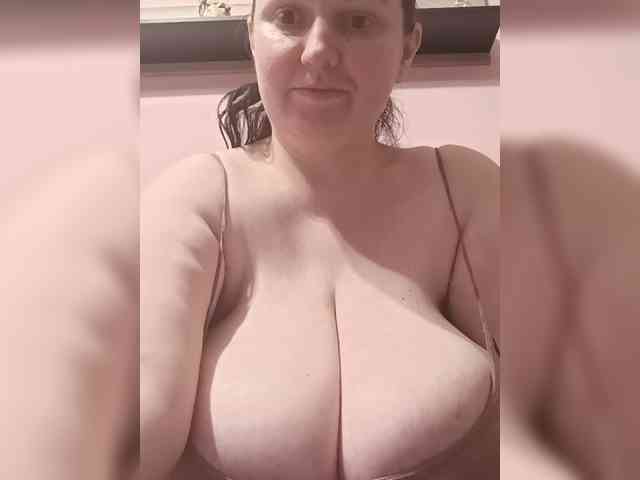 LadyAlma webcam