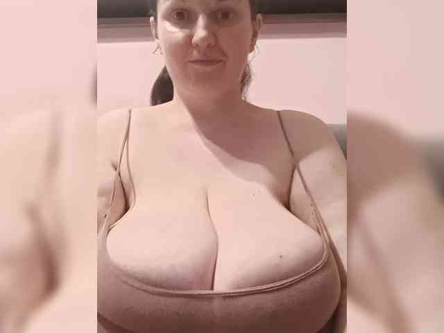 LadyAlma webcam