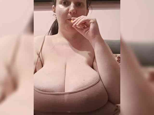 LadyAlma webcam