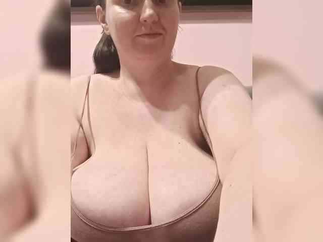 LadyAlma webcam
