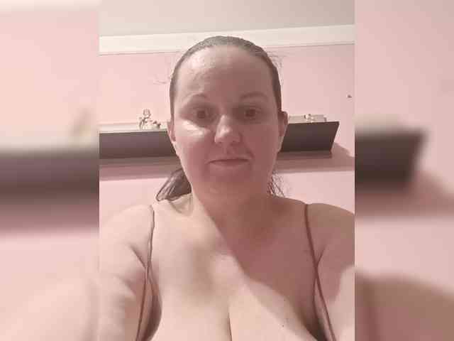LadyAlma webcam