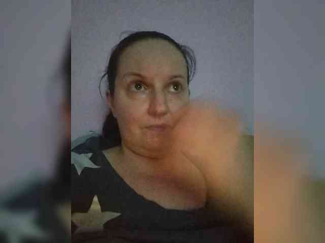 LadyAlma webcam