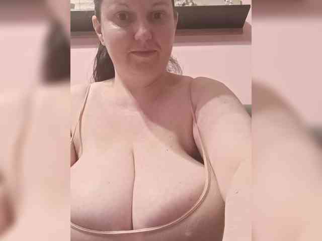 LadyAlma webcam