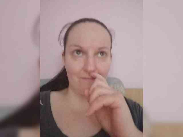 LadyAlma webcam