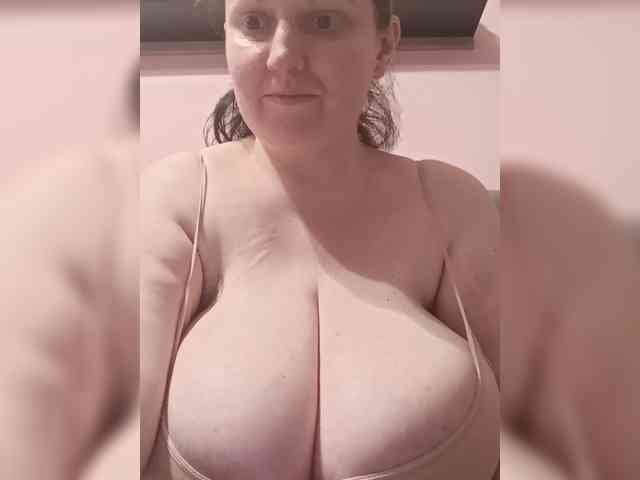 LadyAlma webcam