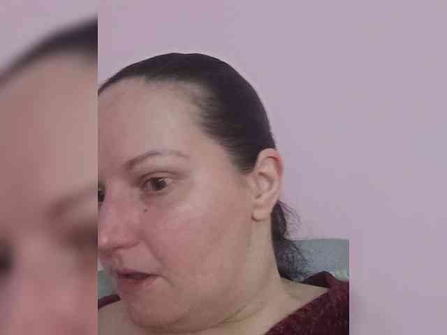LadyAlma webcam