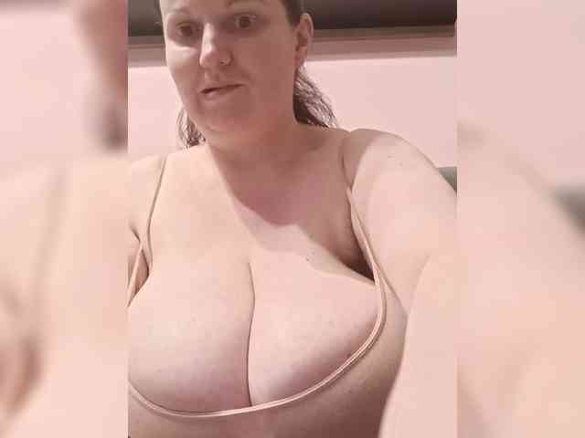 LadyAlma webcam
