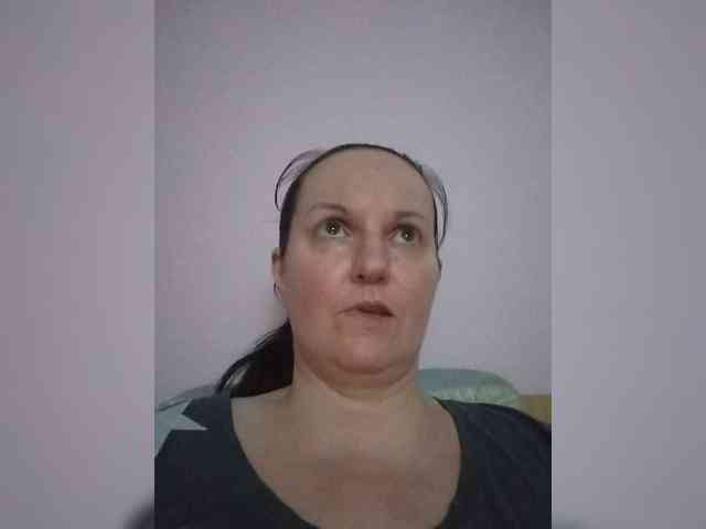 LadyAlma webcam