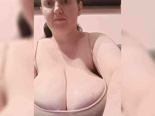 LadyAlma webcam