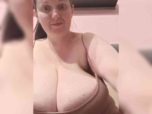 LadyAlma webcam